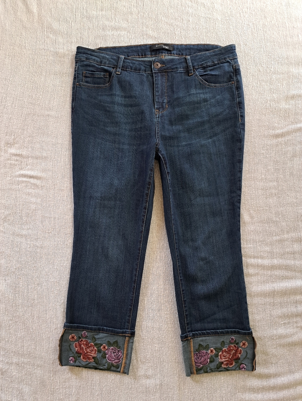 Womens STITCH STAR - EMBROIDERED Cuffed Cropped Blue Jeans - Size 18W - LNK